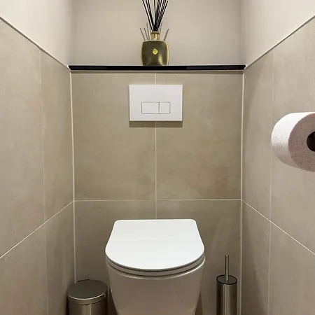 Dani Aan Zee - - Free Parking * Зандфорт