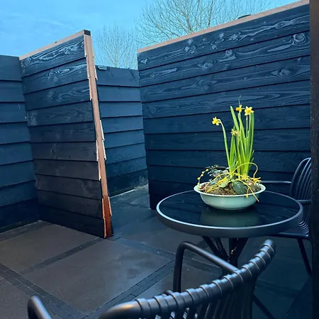 Dani Aan Zee - - Free Parking * Зандфорт