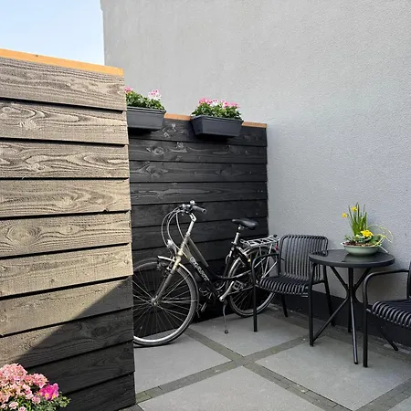 Dani Aan Zee - - Free Parking *