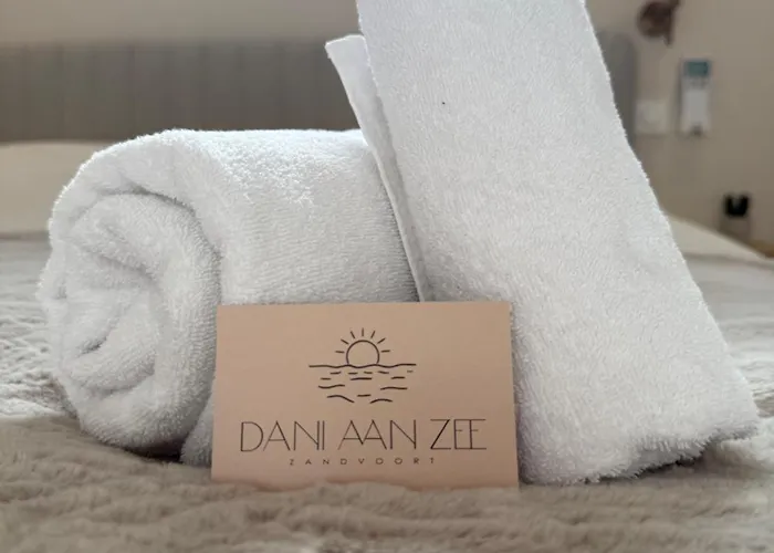 Dani Aan Zee - - Free Parking * Зандфорт