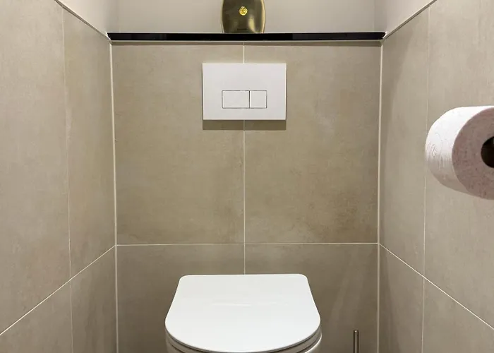 Dani Aan Zee - - Free Parking * Зандфорт