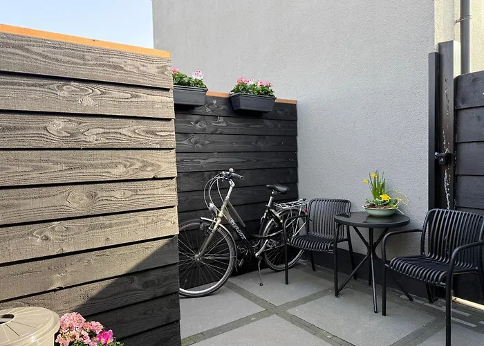 Dani Aan Zee - - Free Parking *