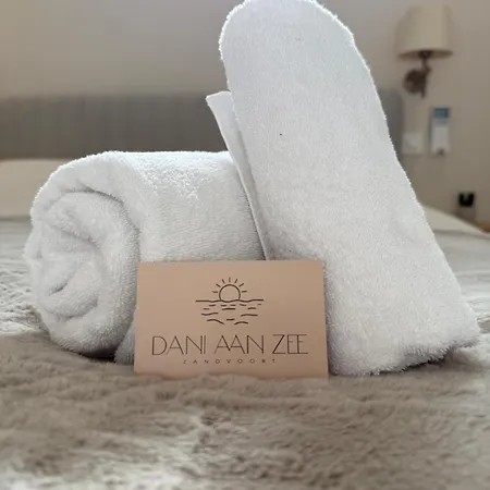 Dani Aan Zee - - Free Parking * Зандфорт