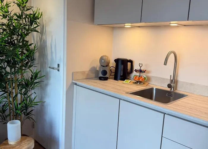 Dani Aan Zee - - Free Parking *