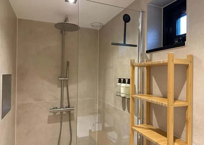 Dani Aan Zee - - Free Parking Apartment